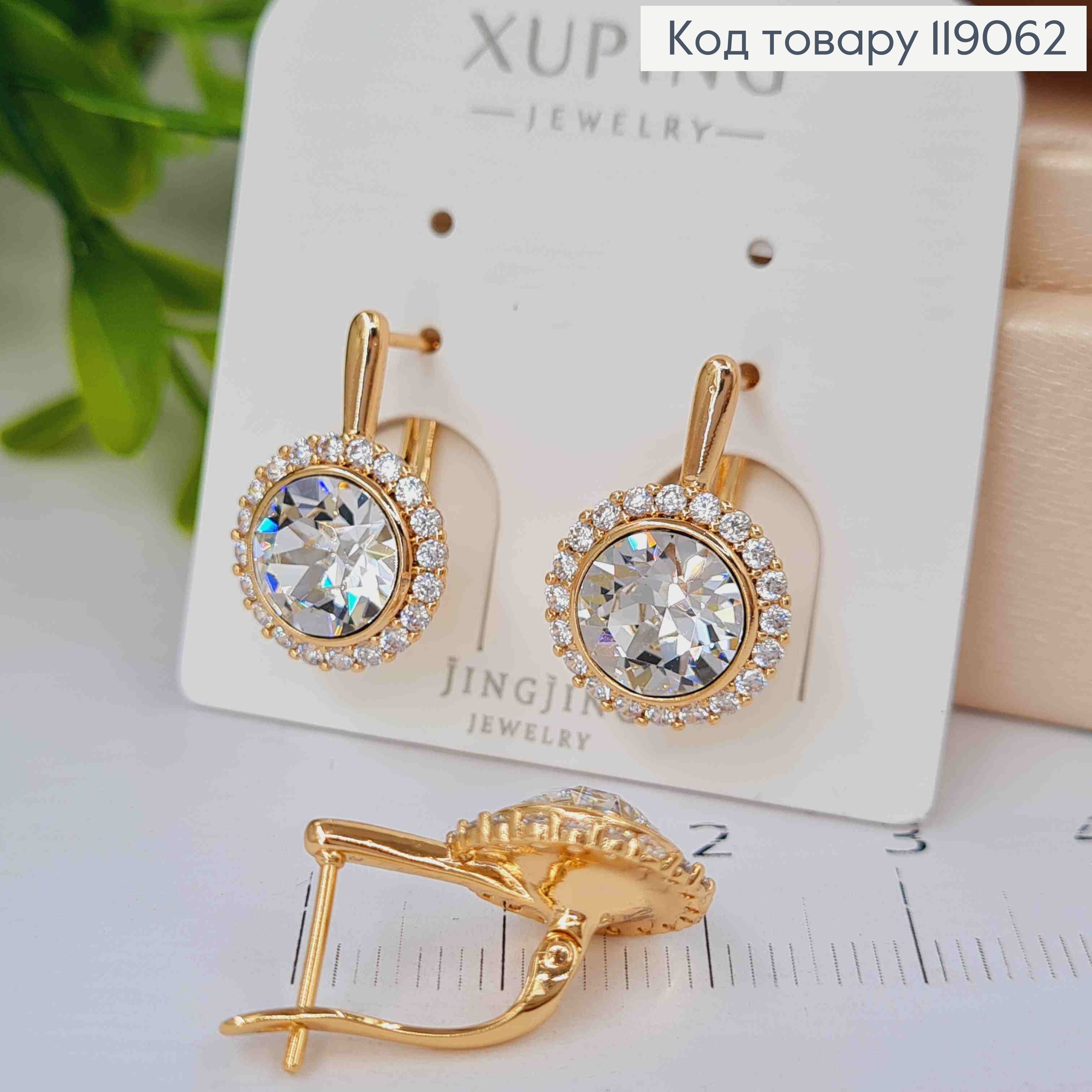 Серьги с Блестящим камнем Сваровски в оправе из камешков, дл. 1,9см, англ. застежка, Xuping 18К 119062 фото 3