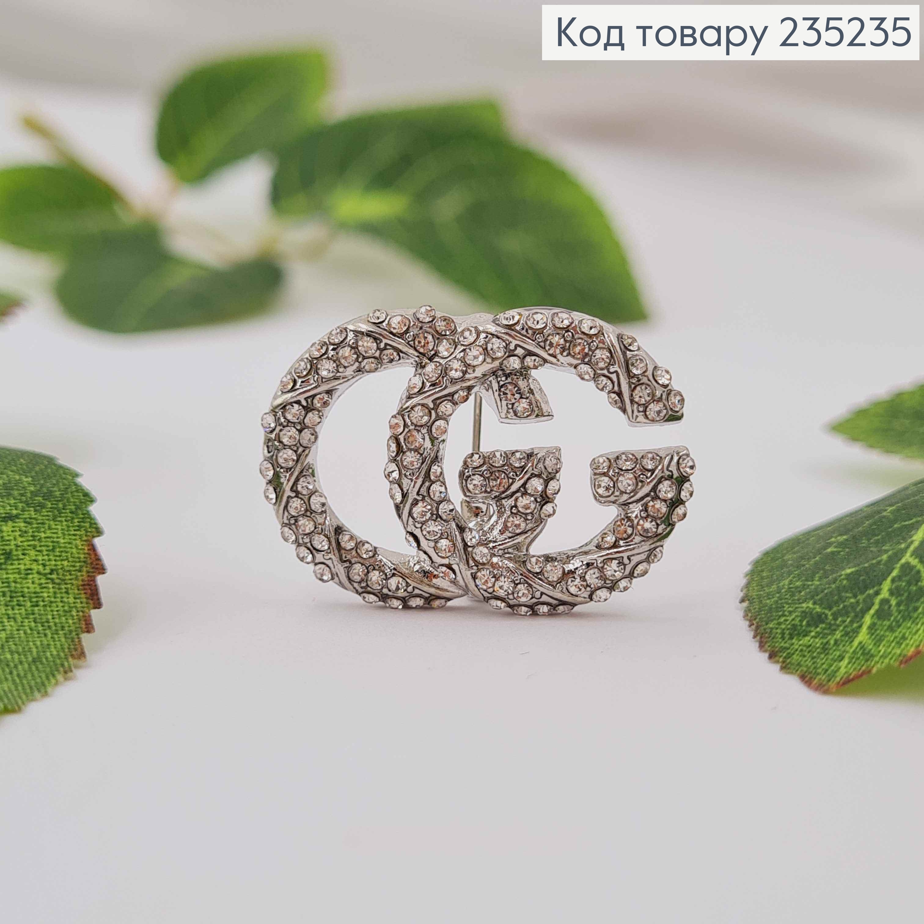 Брошь металл, серебряного цвета, "Гуччи" в камешках, 3см 235235 фото 1